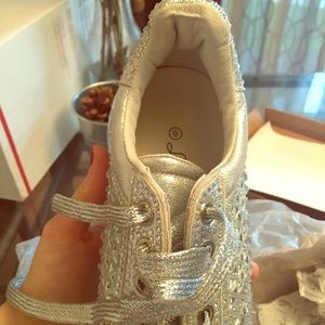 *Limited edition* new size 9, goes on 8 sneakers